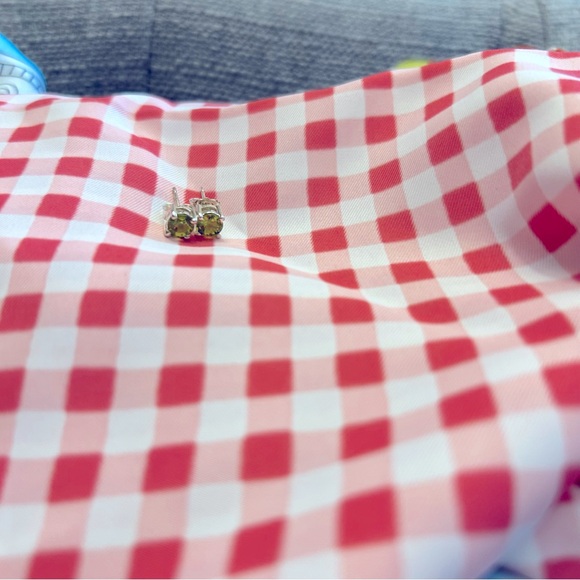 Green Solitaire studs - Picture 1 of 4